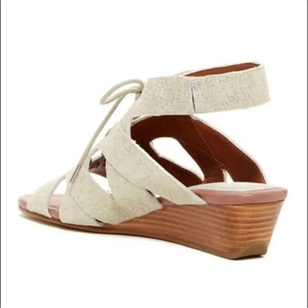 Donald J. Pliner Dalie Low Wedge Sandal Size 9